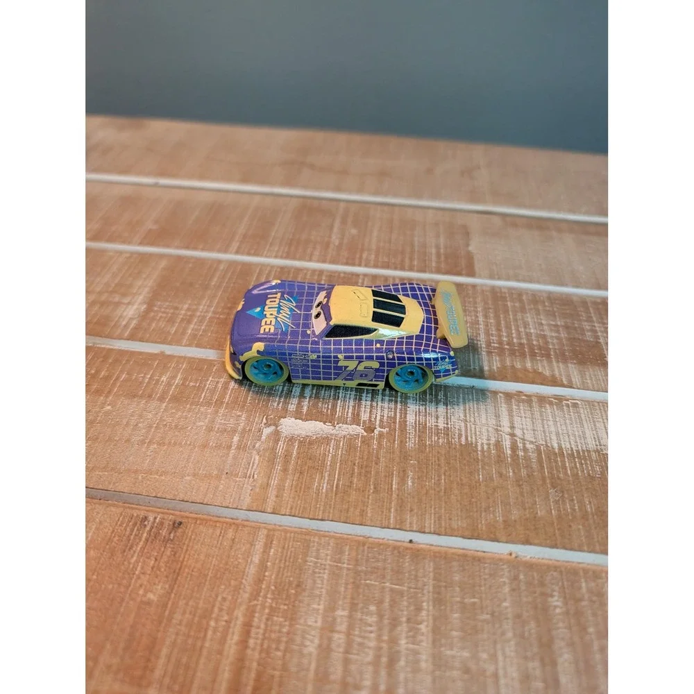 Disney Pixar Cars Vinyl‎ Toupee #76 Next-Gen Diecast Mattel FGD71 Purple Yellow